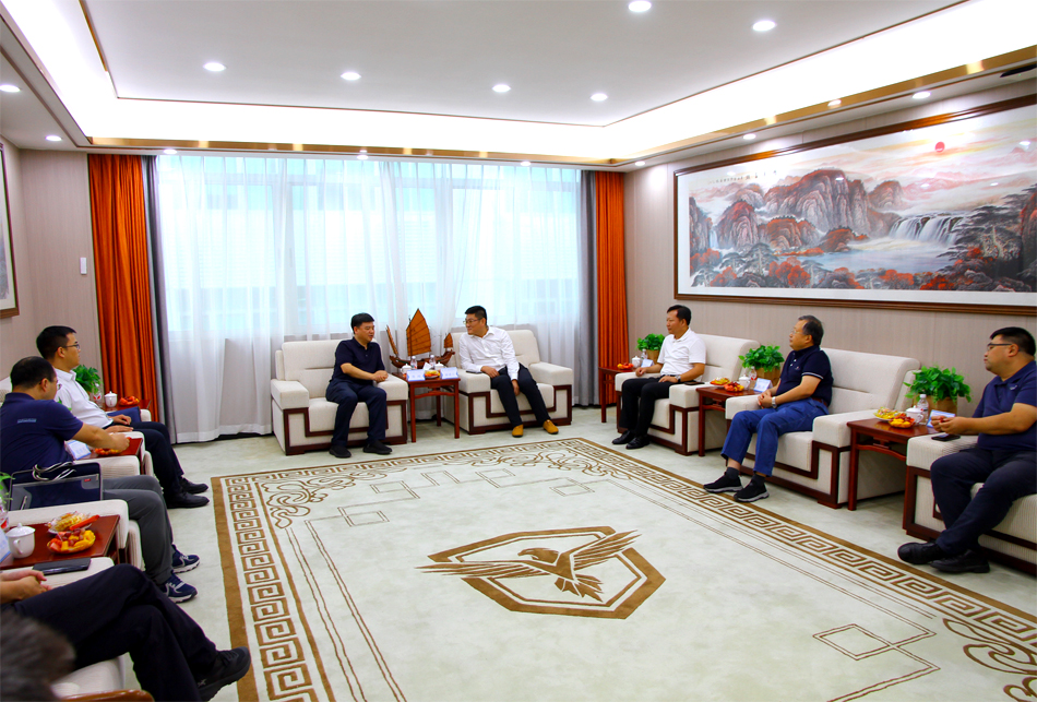 贵州省工信厅党组书记敖鸿一行莅临深圳创世大发装备旅行调研，探讨相助共促工业生长(图3)
